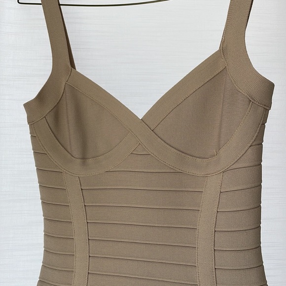 Body Con dress - Picture 4 of 5